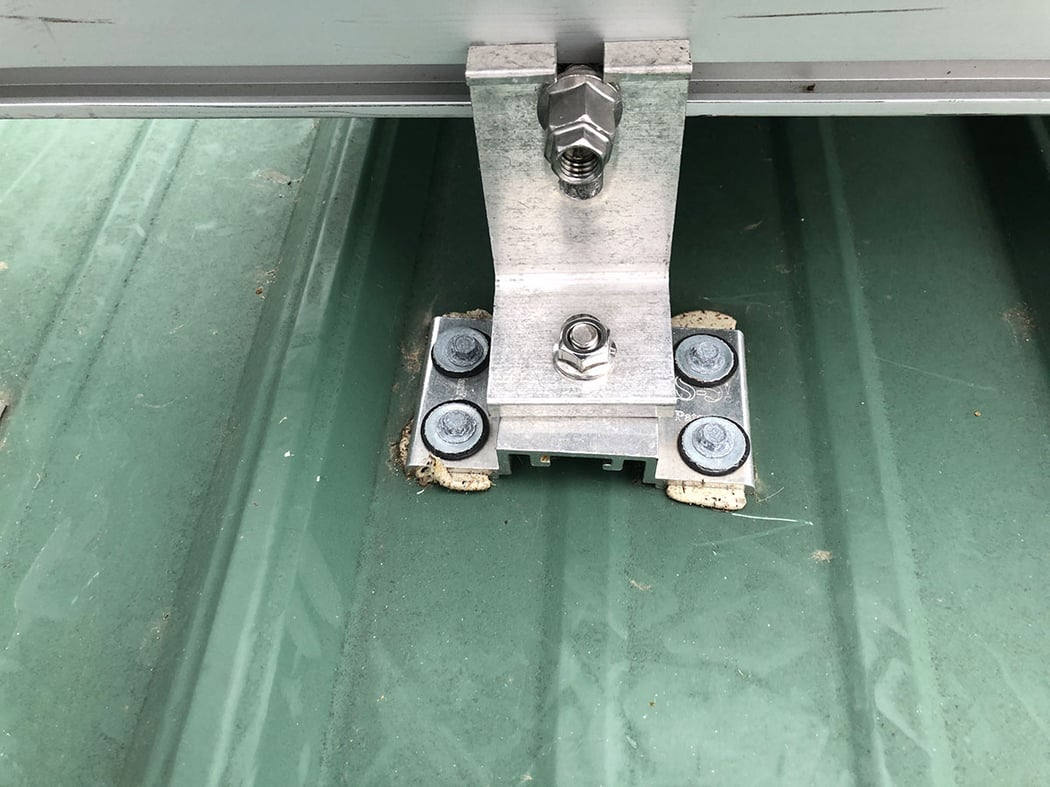 can-you-install-solar-panels-on-a-metal-roof-paradise-energy