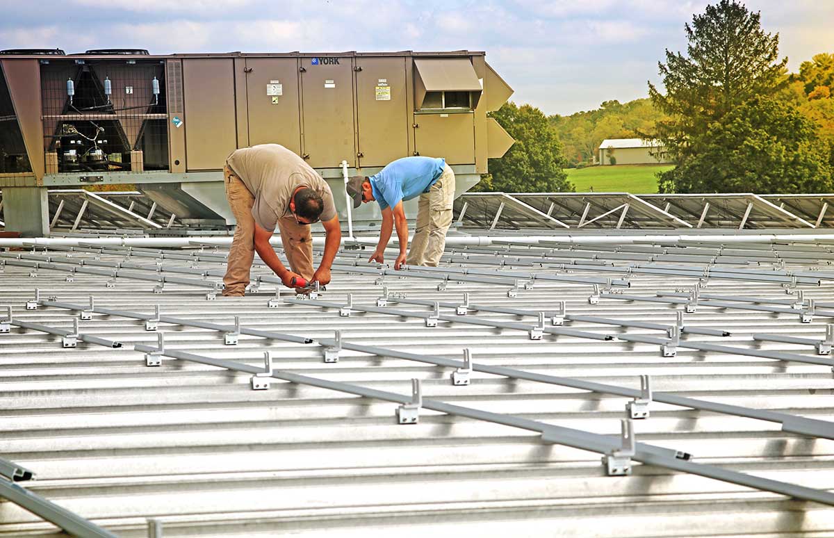 Solar-Installers-in-Action_1